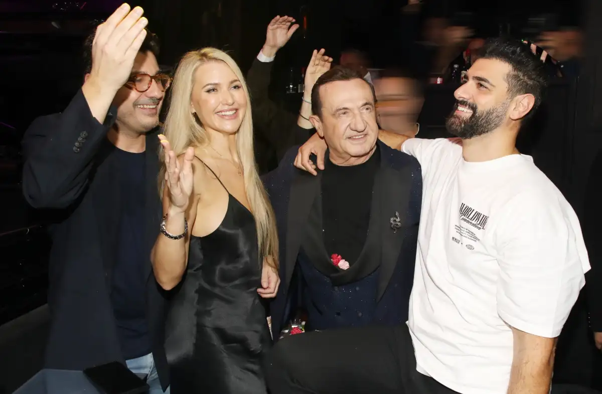 Λάμπρος Κωνσταντάρας: Βραδινή έξοδος με εντυπωσιακή γυναίκα του στο πλευρό του 1 kon